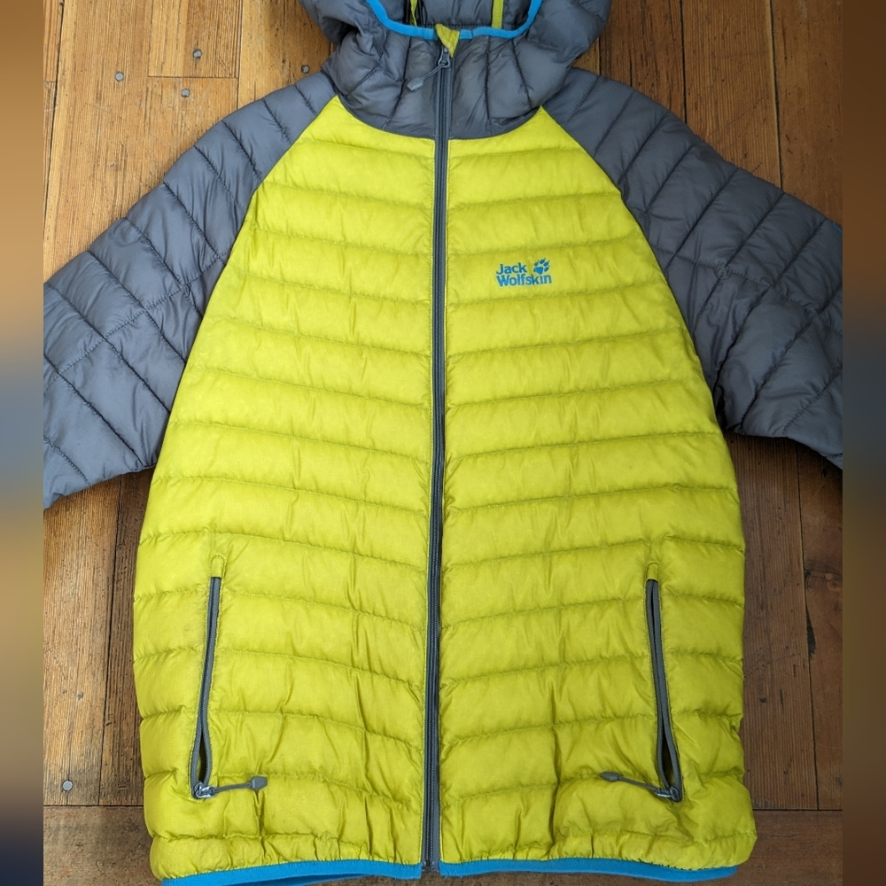 Jack Wolfskin Zenon 700 down hooded jacket- men’s Medium